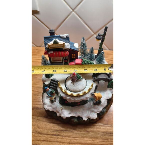 AVON Trees For‎ Sale Winter Scene Lights and Sound Animated Motion - Picture 11 of 12